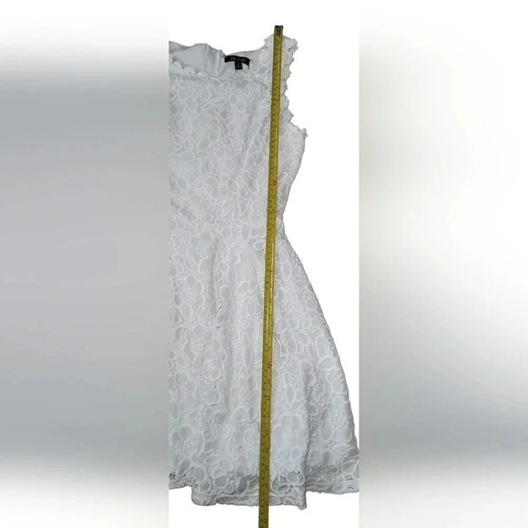 City Studio Lacy White Embossed Feminine Romantic Girly Juniors Dress, Size 3 - Picture 7 of 7